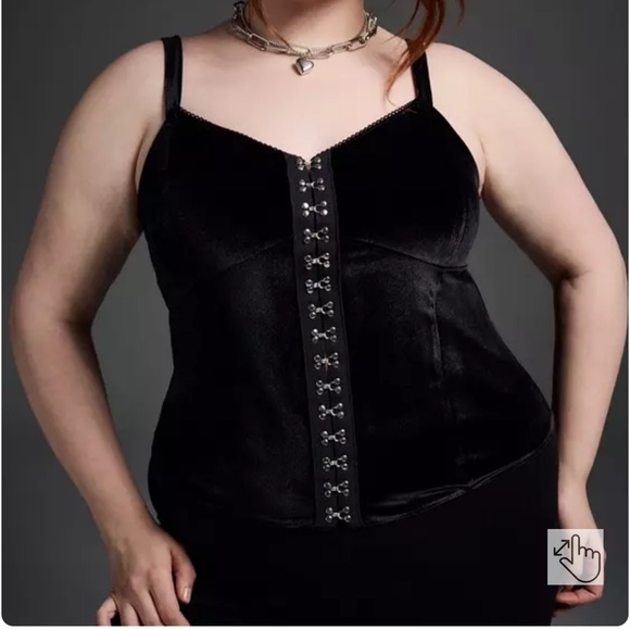 torrid Tops - Torrid Black Velvet Eye Hook Cami Size (3) 22/24 NWT Top 3X